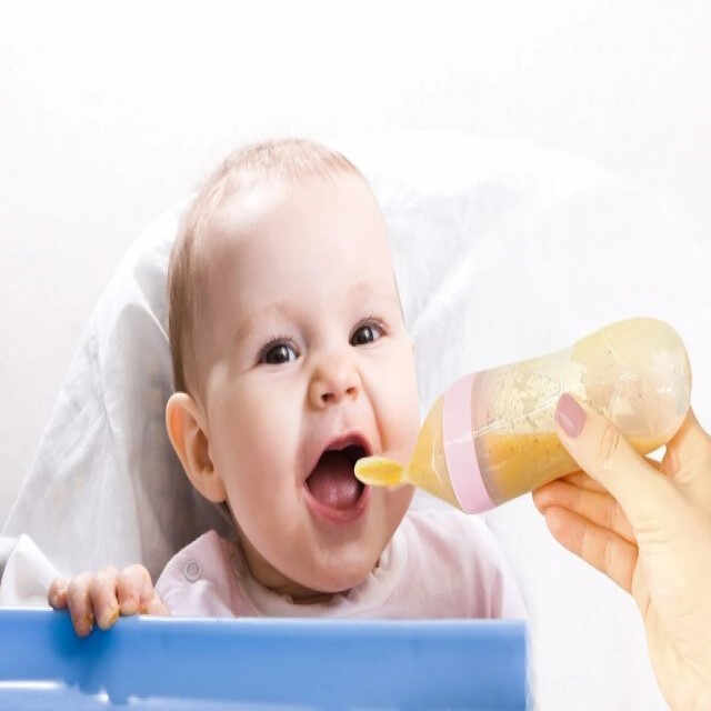 Lingurita cu rezervor pentru bebelusi, BabyJem, cu capac protectie, 90 ml, Diverse culori