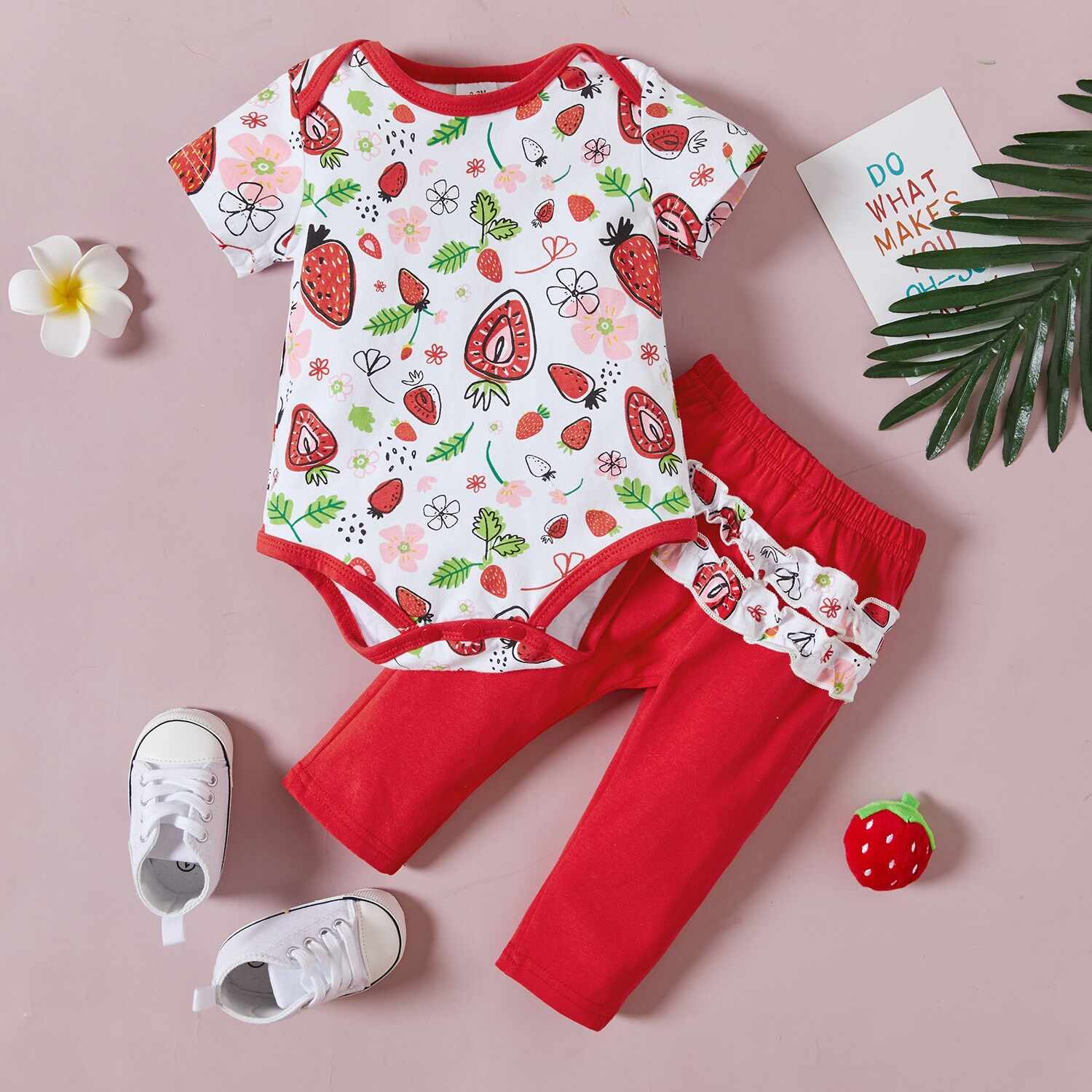 Body Fetite Cu Pantaloni Rosii Capsuni - 6-9 luni