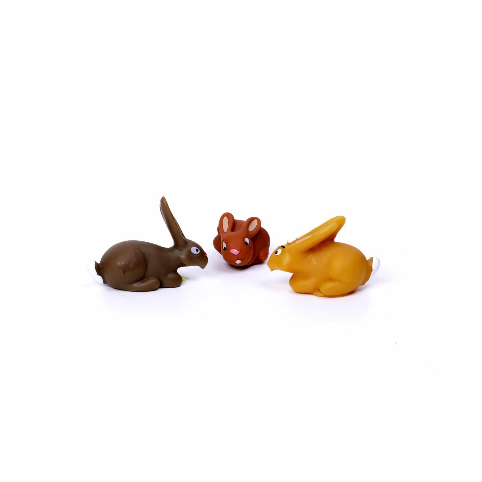 Figurina Familia de iepuri: mama, tatal si puiul, dimensiune 6 cm, DeAgostini, 2-3 ani +